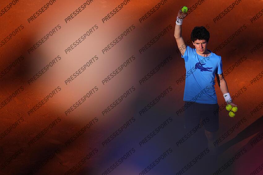 Ballboy during the Final match of the Barcelona Open Banc Sabadell, Conde de Godo Trophy played at Real Club de Tenis Barcelona on April 24, 2022 in Barcelona, Spain. (Photo by Bagu Blanco / PRESSINPHOTO) TOURNOI DE BARCELONE 