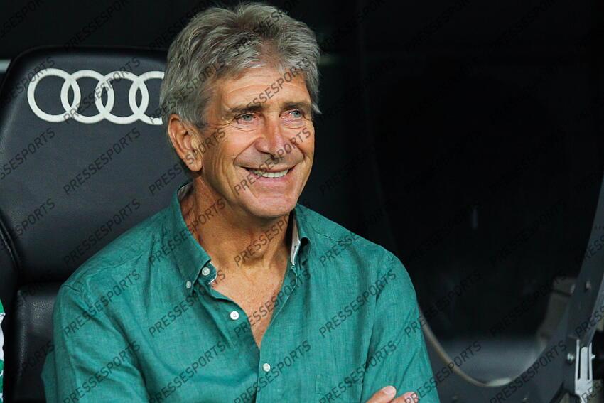 Manuel Pellegrini, head coach of Real Betis, smiles during the spanish league, La Liga Santander, football match played between Real Madrid and Real Betis Balompie at Santiago Bernabeu stadium on May 20, 2022, in Madrid Spain. REAL MADRID-BETIS SEVILLE (0-0) 