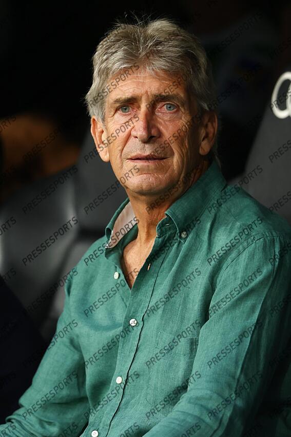 Manuel Pellegrini, head coach of Real Betis, looks on during the spanish league, La Liga Santander, football match played between Real Madrid and Real Betis Balompie at Santiago Bernabeu stadium on May 20, 2022, in Madrid Spain. REAL MADRID-BETIS SEVILLE (0-0) 