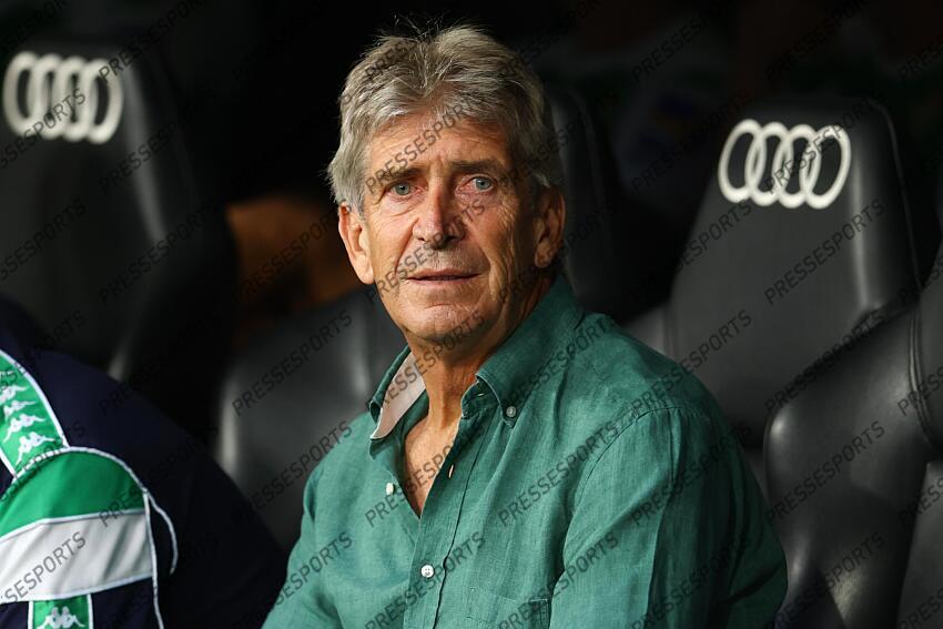 Manuel Pellegrini, head coach of Real Betis, looks on during the spanish league, La Liga Santander, football match played between Real Madrid and Real Betis Balompie at Santiago Bernabeu stadium on May 20, 2022, in Madrid Spain. REAL MADRID-BETIS SEVILLE (0-0) 