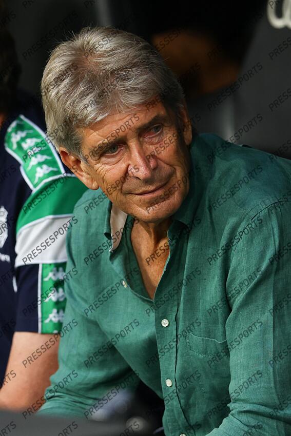 Manuel Pellegrini, head coach of Real Betis, looks on during the spanish league, La Liga Santander, football match played between Real Madrid and Real Betis Balompie at Santiago Bernabeu stadium on May 20, 2022, in Madrid Spain. REAL MADRID-BETIS SEVILLE (0-0) 