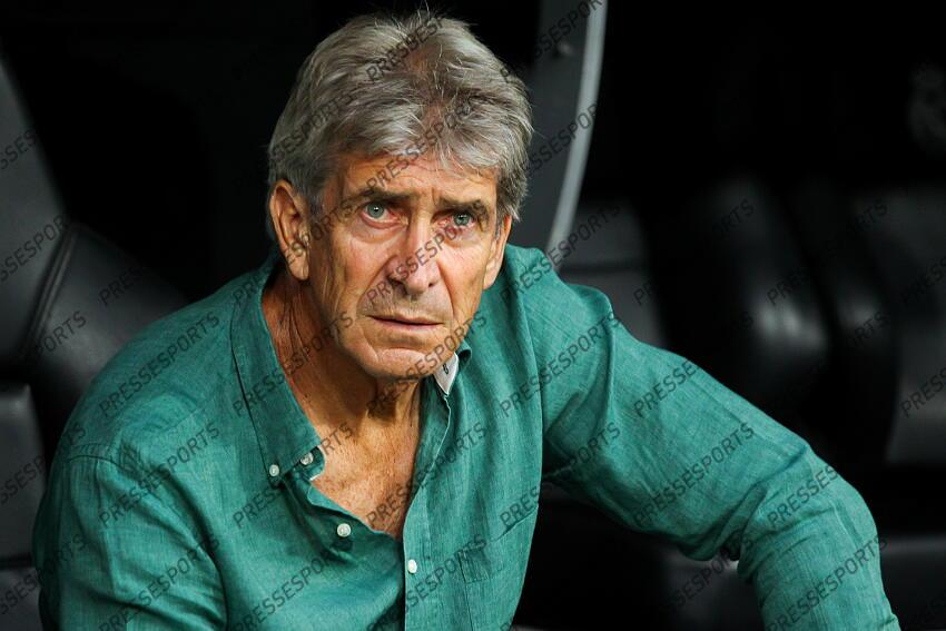 Manuel Pellegrini, head coach of Real Betis, looks on during the spanish league, La Liga Santander, football match played between Real Madrid and Real Betis Balompie at Santiago Bernabeu stadium on May 20, 2022, in Madrid Spain. REAL MADRID-BETIS SEVILLE (0-0) 