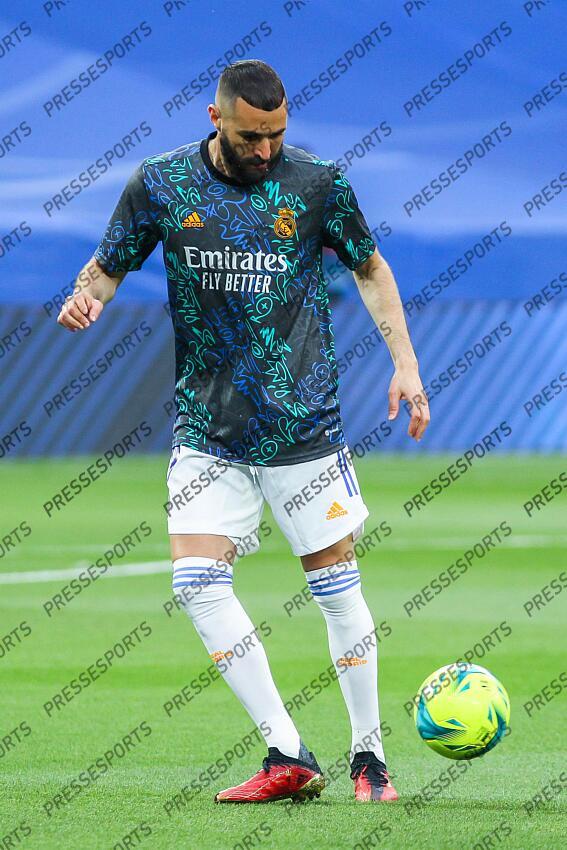 Karim Benzema of Real Madrid warms up during the spanish league, La Liga Santander, football match played between Real Madrid and Real Betis Balompie at Santiago Bernabeu stadium on May 20, 2022, in Madrid Spain. REAL MADRID-BETIS SEVILLE (0-0) 