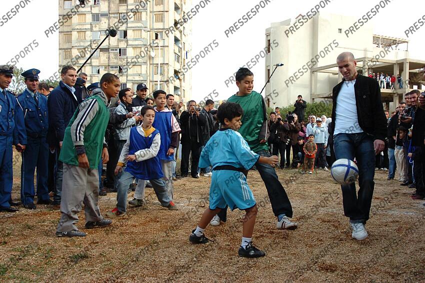 zidane (zinedine) MAGAZINE ZIDANE EN ALGERIE MAGAZINE ZIDANE EN ALGERIE 