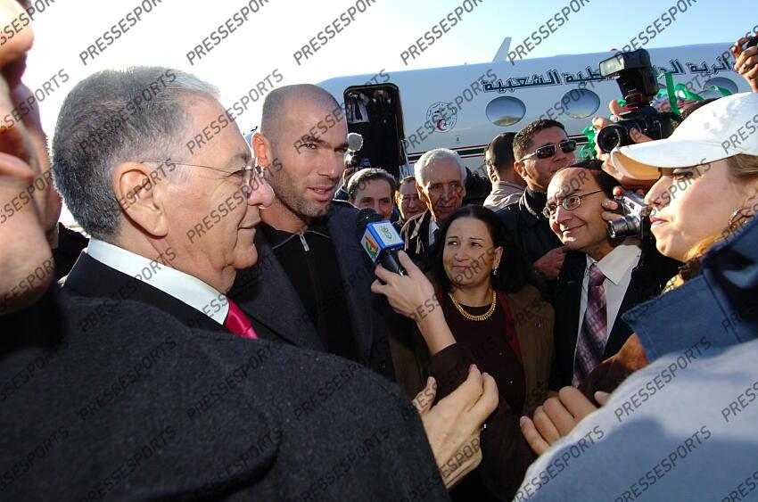 ould abbas (jamal eddin) zidane (zinedine) zidane (malika) MAGAZINE ZIDANE EN ALGERIE MAGAZINE ZIDANE EN ALGERIE arrivée a alger ould abbas (jamal eddin) ministre de l'emploi et de la solidarite 