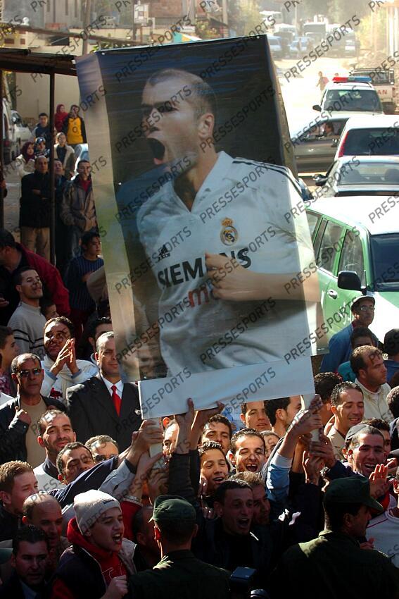 MAGAZINE ZIDANE EN ALGERIE L'(12/12/2006) 