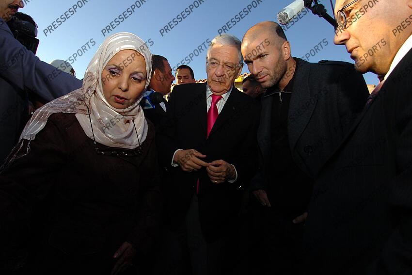 ould abbas (jamal eddin) zidane (zinedine) MAGAZINE ZIDANE EN ALGERIE MAGAZINE ZIDANE EN ALGERIE ould abbas (jamal eddin) ministre de l'emploi et de la solidarite visite les hopitaux suite aux dons récoltés en 2003 pour venir en aide aux sinistrés du tremblement de terre dans la région de thénia sous le parrainage de la fondation de france 