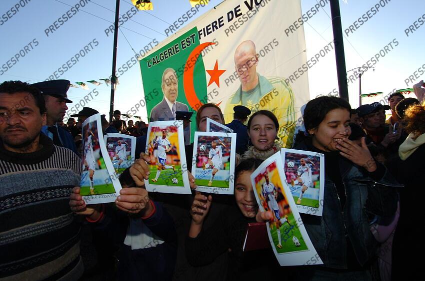 MAGAZINE ZIDANE EN ALGERIE MAGAZINE ZIDANE EN ALGERIE FF(22/12/2006) expo bercy 