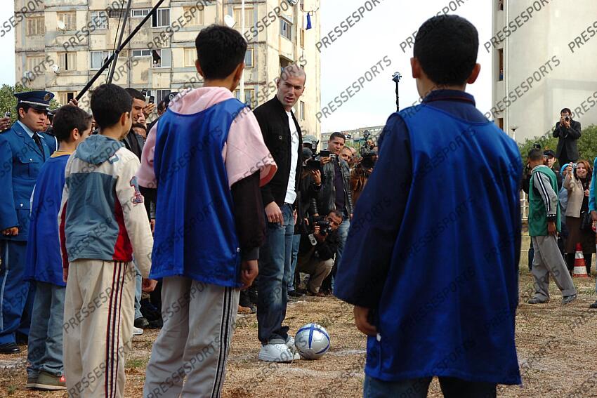 zidane (zinedine) MAGAZINE ZIDANE EN ALGERIE MAGAZINE ZIDANE EN ALGERIE 