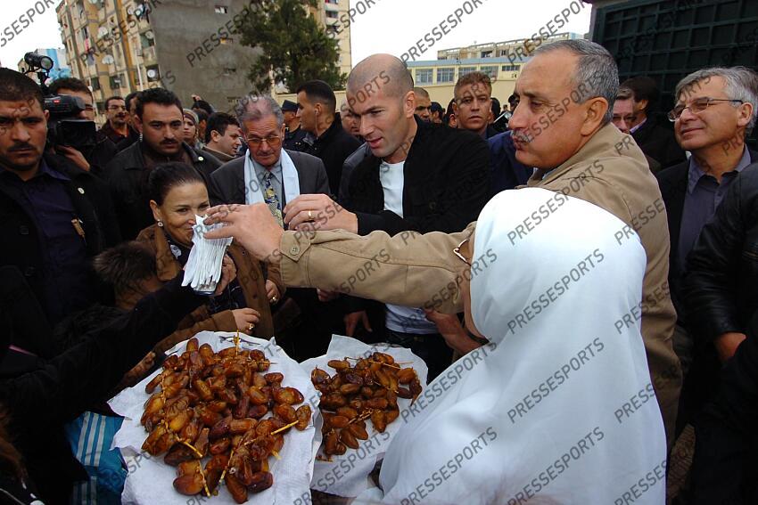 zidane (zinedine) MAGAZINE ZIDANE EN ALGERIE MAGAZINE ZIDANE EN ALGERIE FF(19/12/2006) 