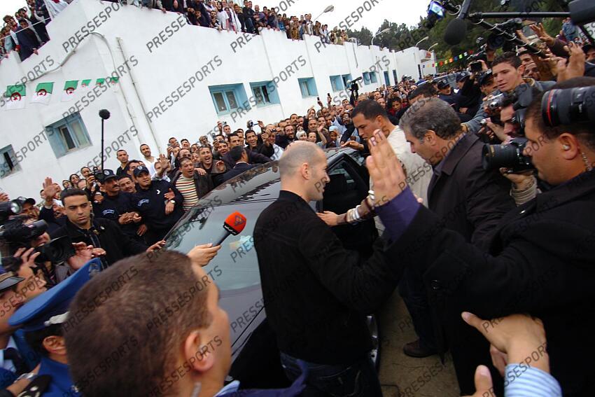 zidane (zinedine) MAGAZINE ZIDANE EN ALGERIE MAGAZINE ZIDANE EN ALGERIE 
