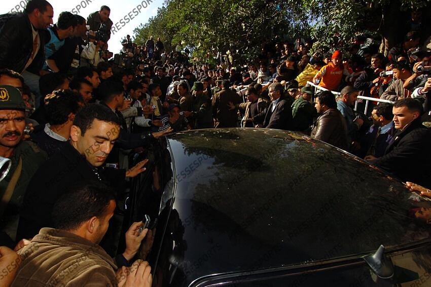 MAGAZINE ZIDANE EN ALGERIE MAGAZINE ZIDANE EN ALGERIE arrivee de zidane à aguemoune village natal de son père 