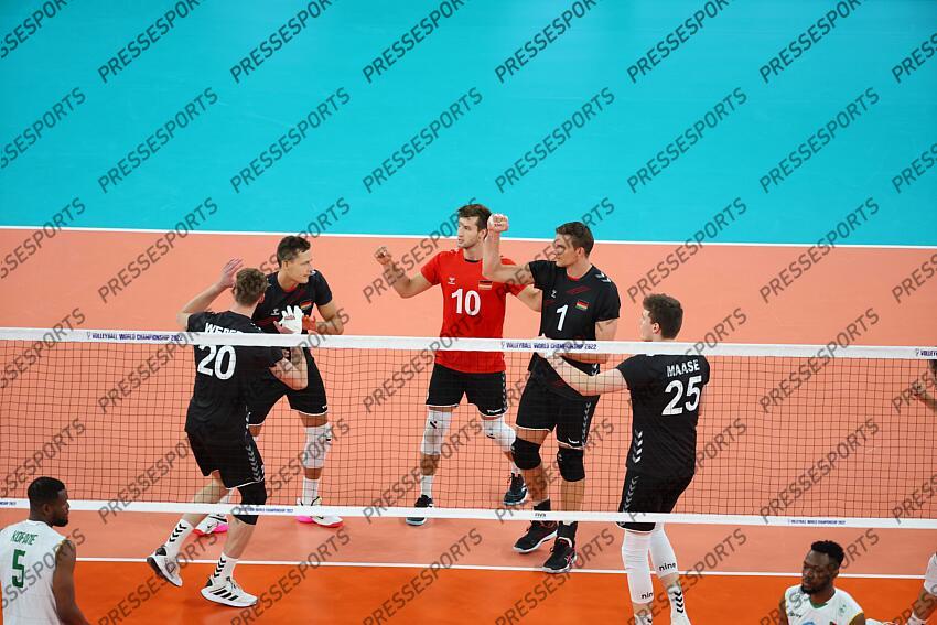 weber (linus) zimmerrmann (jan) zenger (julian) fromm (christian) maase (lukas) ALLEMAGNE-CAMEROUN (3-0) 