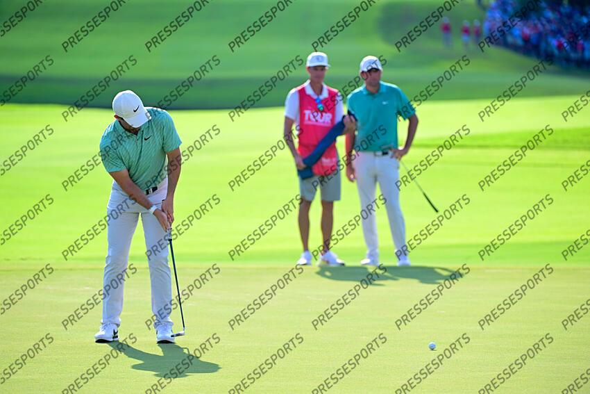 Aug 28, 2022; Atlanta, Georgia, USA; Rory McIlroy putts in front of Scottie Scheffler on the 18th green during the final round of the TOUR Championship golf tournament. Mandatory Credit: Adam Hagy-USA TODAY Sports FINALE FEDEX CUP 