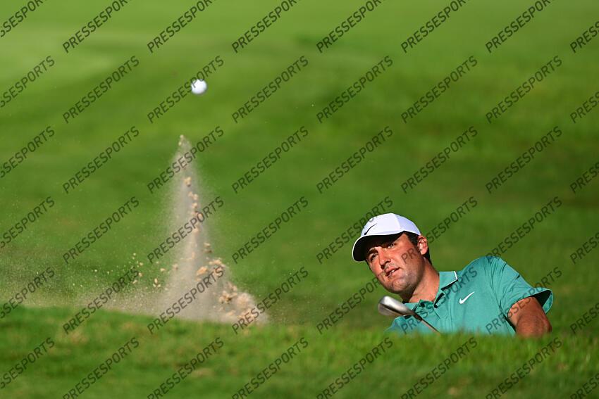 Aug 28, 2022; Atlanta, Georgia, USA; Scott Scheffler hits out of the sand on the 16th hole during the final round of the TOUR Championship golf tournament. Mandatory Credit: Adam Hagy-USA TODAY Sports FINALE FEDEX CUP 