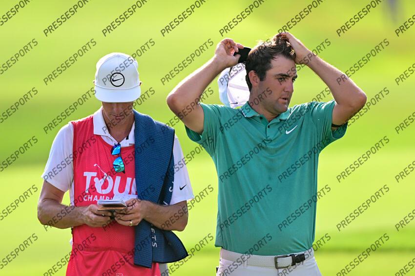 Aug 28, 2022; Atlanta, Georgia, USA; Scottie Scheffler and his caddie Ted Scott wait on the 18th green for a putt during the final round of the TOUR Championship golf tournament. Mandatory Credit: Adam Hagy-USA TODAY Sports FINALE FEDEX CUP 