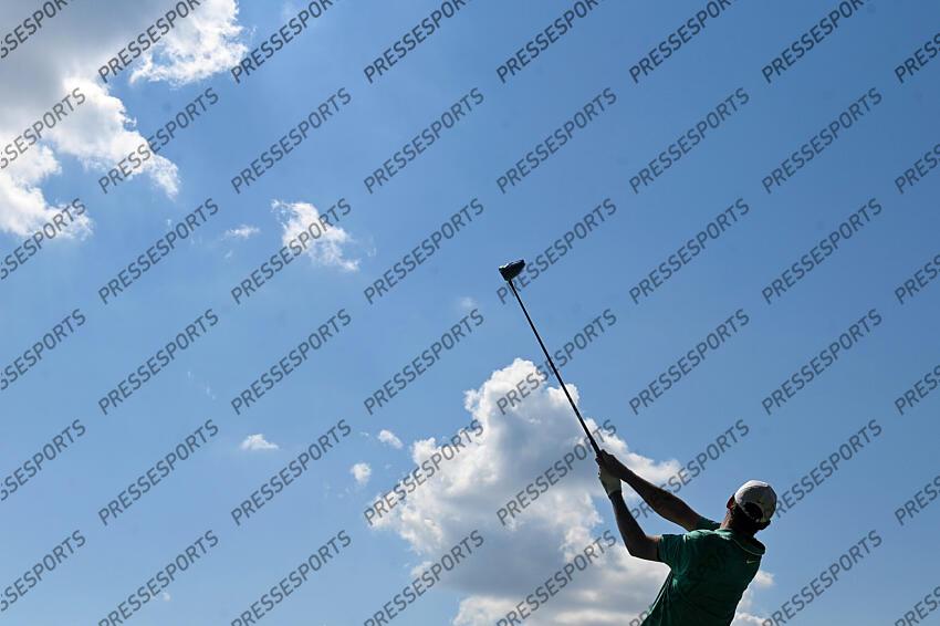 Aug 28, 2022; Atlanta, Georgia, USA; Scottie Scheffler tees off on the 10th hole during the final round of the TOUR Championship golf tournament. Mandatory Credit: Adam Hagy-USA TODAY Sports FINALE FEDEX CUP 