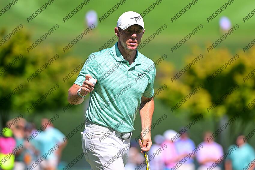 Aug 28, 2022; Atlanta, Georgia, USA; Rory McIlroy waves to the gallery on the 9th green during the final round of the TOUR Championship golf tournament. Mandatory Credit: Adam Hagy-USA TODAY Sports FINALE FEDEX CUP 