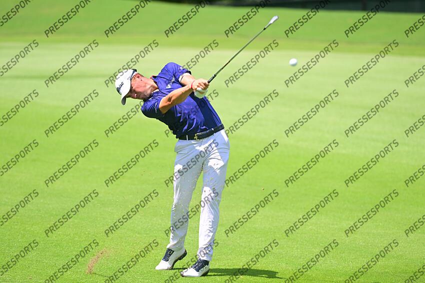 Aug 28, 2022; Atlanta, Georgia, USA; Justin Thomas takes a shot from the 1st fairway during the final round of the TOUR Championship golf tournament. Mandatory Credit: Adam Hagy-USA TODAY Sports FINALE FEDEX CUP 