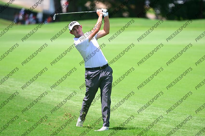 Aug 28, 2022; Atlanta, Georgia, USA; Patrick Cantlay takes a shot from the 1st fairway during the final round of the TOUR Championship golf tournament. Mandatory Credit: Adam Hagy-USA TODAY Sports FINALE FEDEX CUP 