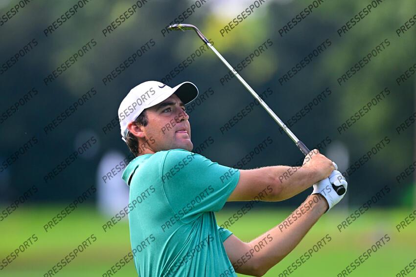 Aug 28, 2022; Atlanta, Georgia, USA; Scottie Scheffler hits from the 17th fairway during the third round of the TOUR Championship golf tournament. Mandatory Credit: Adam Hagy-USA TODAY Sports FINALE FEDEX CUP 