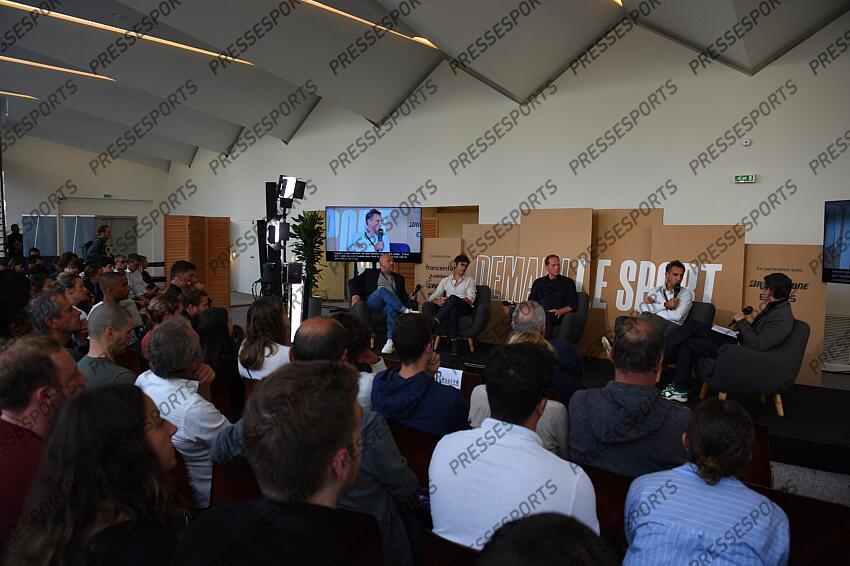 martin (paul) le bourbouac'h (yann) prudhomme (christian) abiteboul (cyril) DEMAIN LE SPORT debat Economie Foyer F "Plateformes, reseaux sociaux: une nouvelle facon de raconter et de consommer le sport" 