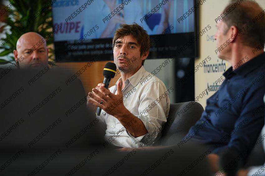 le bourbouac'h (yann) DEMAIN LE SPORT debat Economie Foyer F "Plateformes, reseaux sociaux: une nouvelle facon de raconter et de consommer le sport" martin (paul) prudhomme (christian) 
