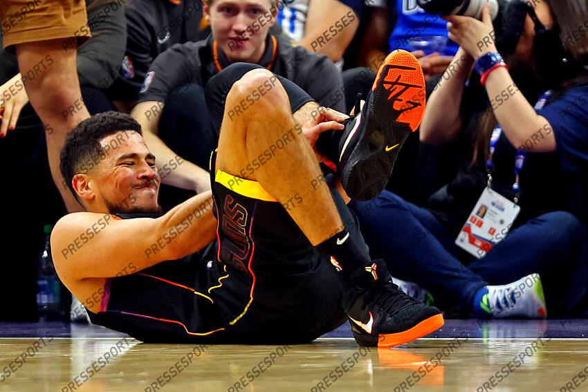 Oct 19, 2022; Phoenix, Arizona, USA; Phoenix Suns guard Chris Paul (3) reacts to an apparent injury during the third quarter against the Dallas Mavericks at Footprint Center. Mandatory Credit: Mark J. Rebilas-USA TODAY Sports NBA: Dallas Mavericks at Phoenix Suns 