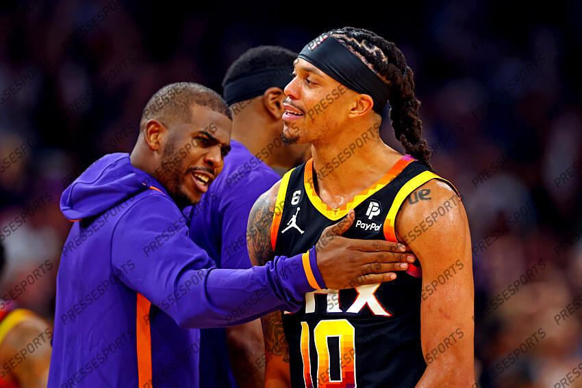 Oct 19, 2022; Phoenix, Arizona, USA; Phoenix Suns guard Damion Lee (10) celebrates with guard Chris Paul (3) during the fourth quarter against the Dallas Mavericks at Footprint Center. Mandatory Credit: Mark J. Rebilas-USA TODAY Sports NBA: Dallas Mavericks at Phoenix Suns 