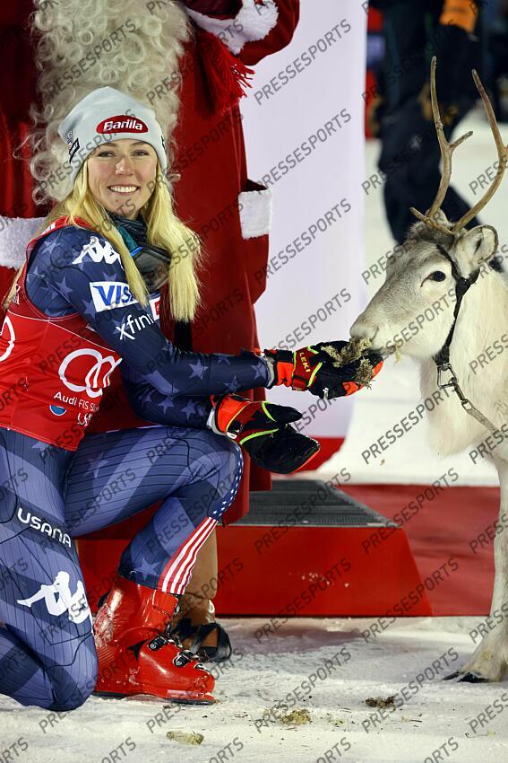 LEVI, FINLAND - NOVEMBER 20: Mikaela Shiffrin of Team United States takes 1st place during the Audi FIS Alpine Ski World Cup Women's Slalom on November 20, 2022 in Levi, Finland. (Photo by Christophe Pallot/Agence Zoom) renne du pere noel SLALOM LEVI 2 