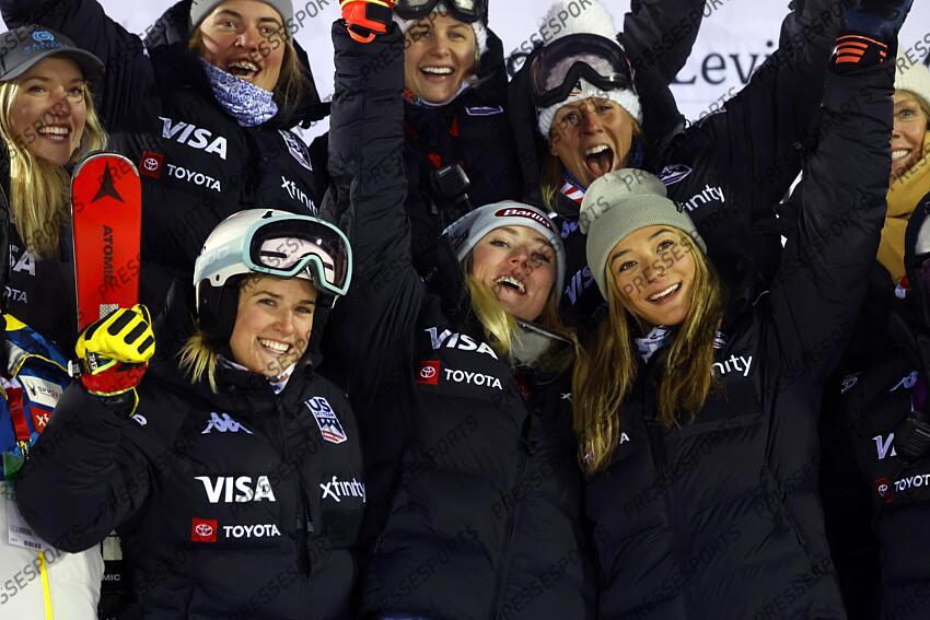LEVI, FINLAND - NOVEMBER 20: Mikaela Shiffrin and Ava Sunshine Jemison of Team United States takes 1st place, Team Usa celebrates during the Audi FIS Alpine Ski World Cup Women's Slalom on November 20, 2022 in Levi, Finland. (Photo by Christophe Pallot/Agence Zoom) SLALOM LEVI 2 