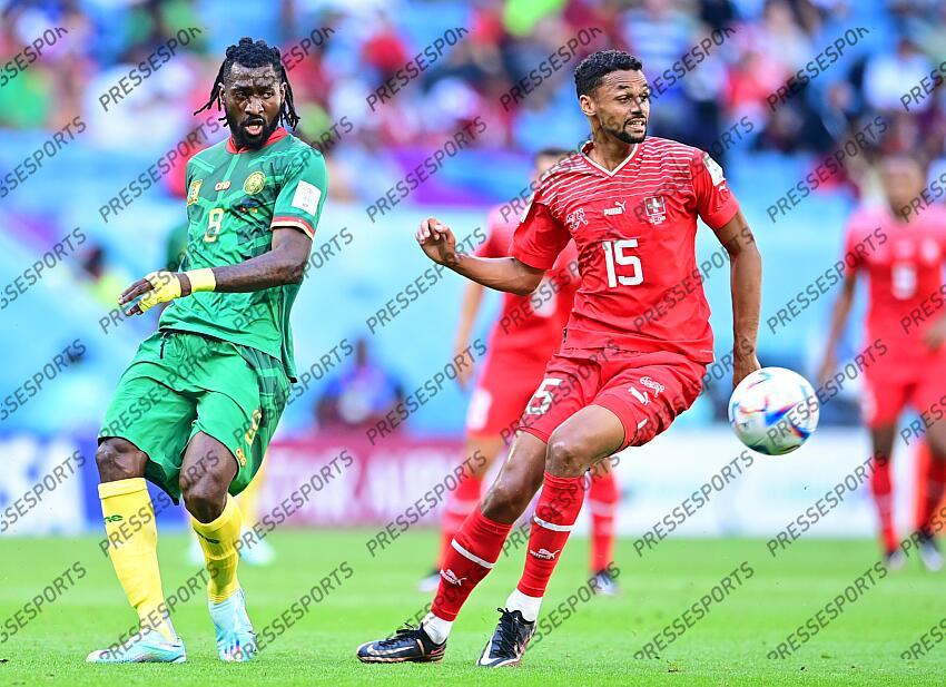 v.l. Zambo Anguissa (Kamerun), Djibril Sow Al Wakrah, 24.11.2022, FIFA Fussball WM 2022 in Katar, Gruppenphase, Schweiz - Kamerun SUISSE-CAMEROUN SUISSE-CAMEROUN 
