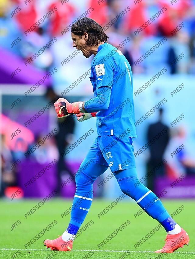 1:0 Tor, Jubel, Torwart Yann Sommer (Schweiz) Al Wakrah, 24.11.2022, FIFA Fussball WM 2022 in Katar, Gruppenphase, Schweiz - Kamerun SUISSE-CAMEROUN (1-0) 
