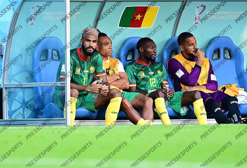 v.l. Eric Maxim Choupo-Moting, Gael Ondoua, Karl Toko Ekambi, Torwart Devis Epassy (Kamerun) Al Wakrah, 24.11.2022, FIFA Fussball WM 2022 in Katar, Gruppenphase, Schweiz - Kamerun SUISSE-CAMEROUN (1-0) 