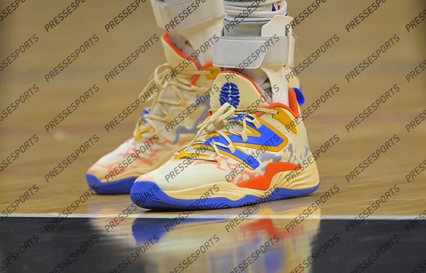 Dec 3, 2022; Los Angeles, California, USA; Detailed view of the basketball sneakers worn by Sacramento Kings guard De'Aaron Fox (5) during a game against the Los Angeles Clippers at Crypto.com Arena. Mandatory Credit: Jayne Kamin-Oncea-USA TODAY Sports 03 DECEMBRE 
