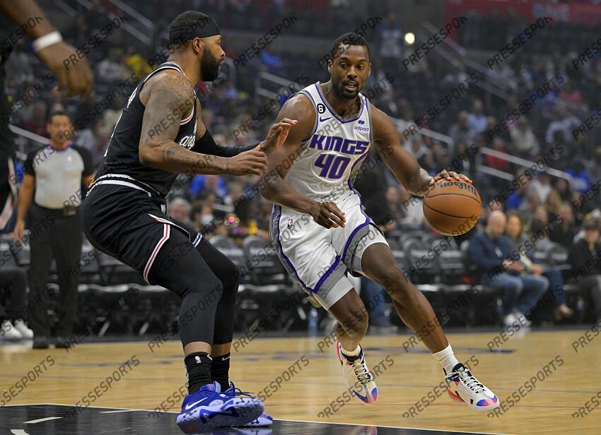 Dec 3, 2022; Los Angeles, California, USA; Sacramento Kings forward Harrison Barnes (40) drives past Los Angeles Clippers forward Marcus Morris Sr. (8) in the first quarter at Crypto.com Arena. Mandatory Credit: Jayne Kamin-Oncea-USA TODAY Sports 03 DECEMBRE 