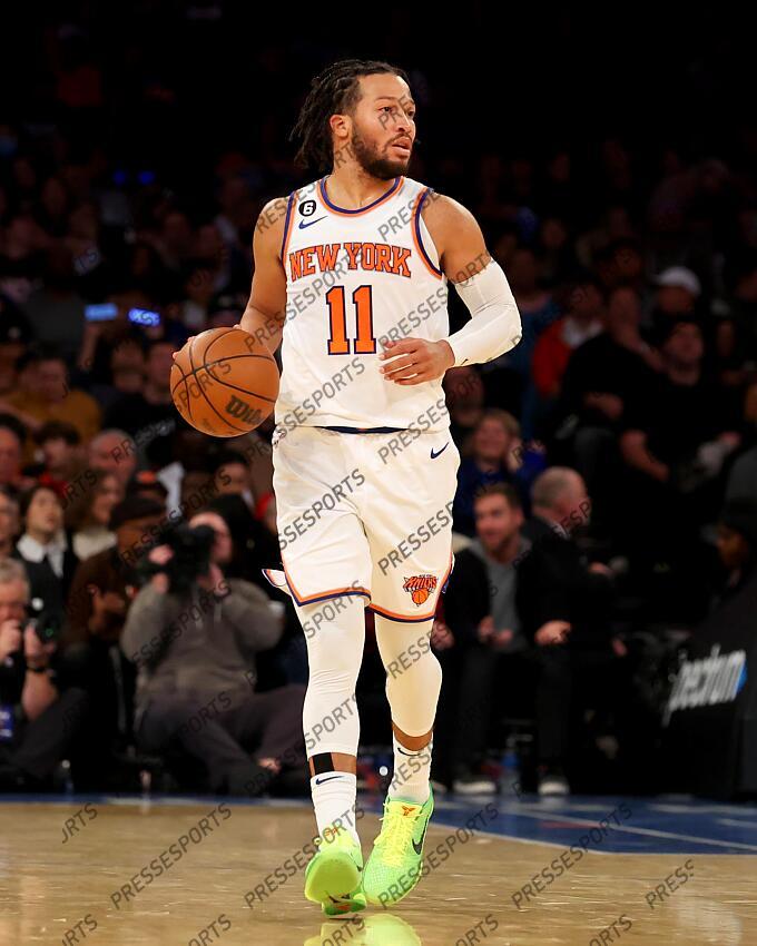 Dec 3, 2022; New York, New York, USA; New York Knicks guard Jalen Brunson (11) brings the ball up court against the Dallas Mavericks during the third quarter at Madison Square Garden. Mandatory Credit: Brad Penner-USA TODAY Sports 03 DECEMBRE 