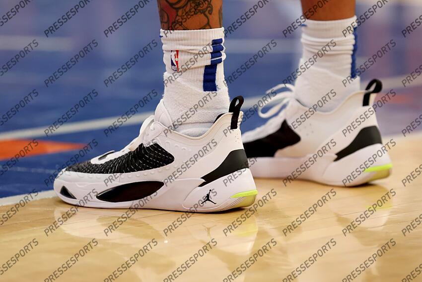Dec 3, 2022; New York, New York, USA; Sneakers worn by New York Knicks forward Obi Toppin (1) during the second quarter against the Dallas Mavericks at Madison Square Garden. Mandatory Credit: Brad Penner-USA TODAY Sports 03 DECEMBRE 