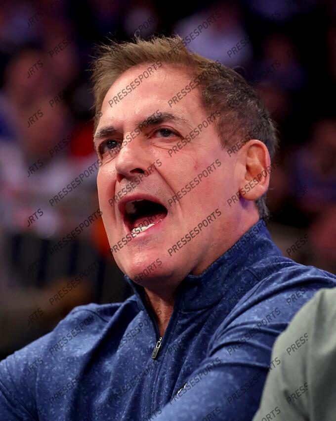 Dec 3, 2022; New York, New York, USA; Dallas Mavericks owner Mark Cuban reacts during the second quarter against the New York Knicks at Madison Square Garden. Mandatory Credit: Brad Penner-USA TODAY Sports 03 DECEMBRE 