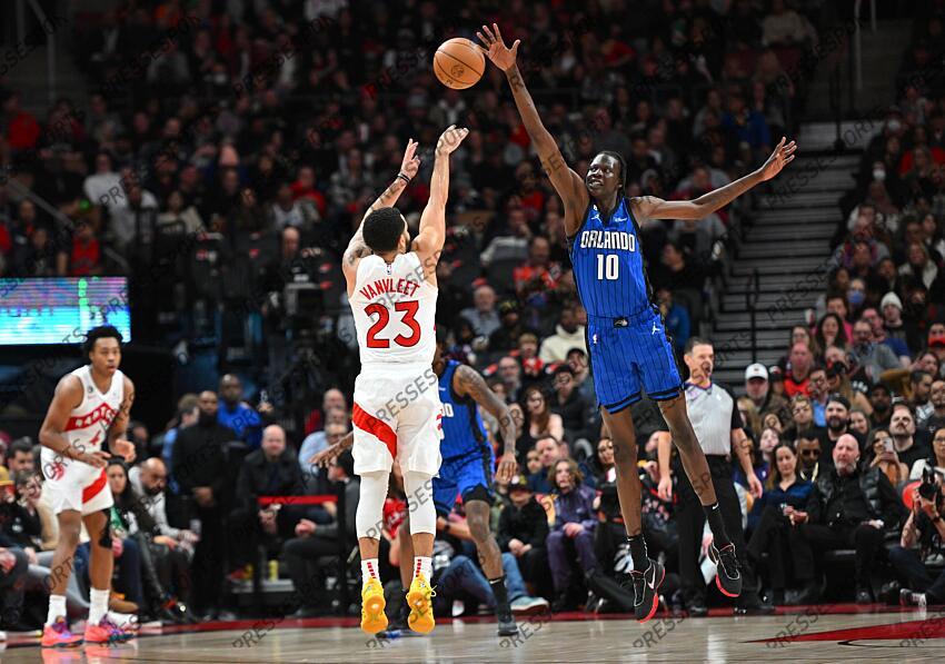Dec 3, 2022; Toronto, Ontario, CAN; Orlando Magic center Bol Bol (10) blocks a shot from Toronto Raptors guard Fred VanVleet (23) in the first half at Scotiabank Arena. Mandatory Credit: Dan Hamilton-USA TODAY Sports 03 DECEMBRE 
