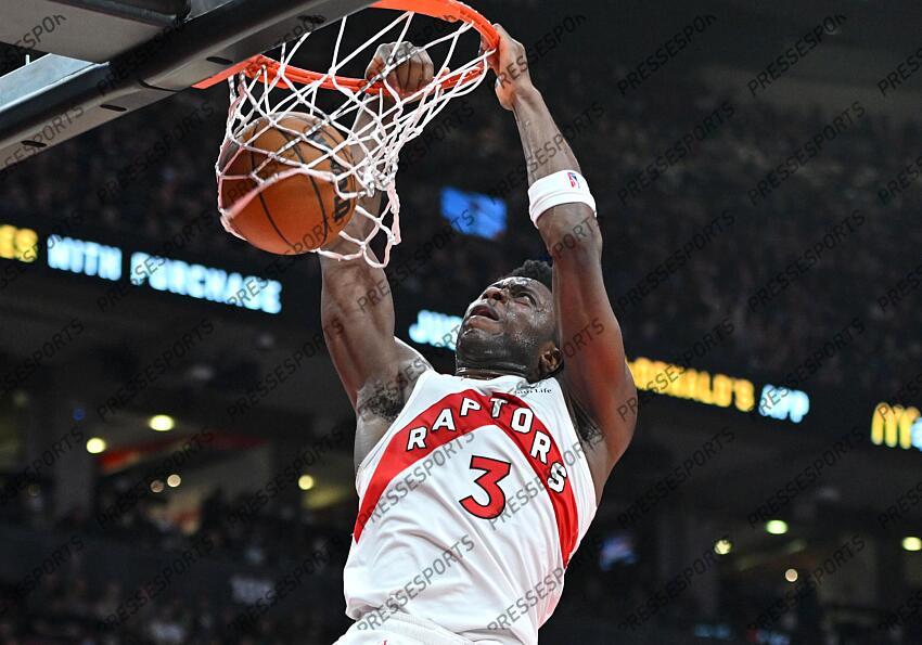 Dec 3, 2022; Toronto, Ontario, CAN; Toronto Raptors forward OG Anunoby (3) dunks for a basket against the Orlando Magic in the second half at Scotiabank Arena. Mandatory Credit: Dan Hamilton-USA TODAY Sports 03 DECEMBRE 