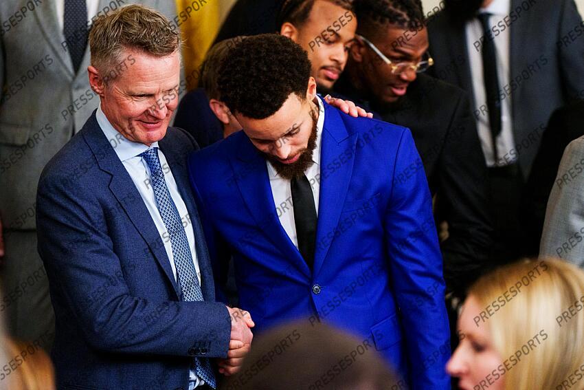Jan 17, 2023; Washington, DC, USA; Golden State Warriors head coach Steve Kerr walks with player Steph Curry after a ceremony in the East Room of the White House to celebrate their 2022 NBA championship. Mandatory Credit: Josh Morgan-USA TODAY GOLDEN STATE WARRIORS A LA MAISON BLANCHE 