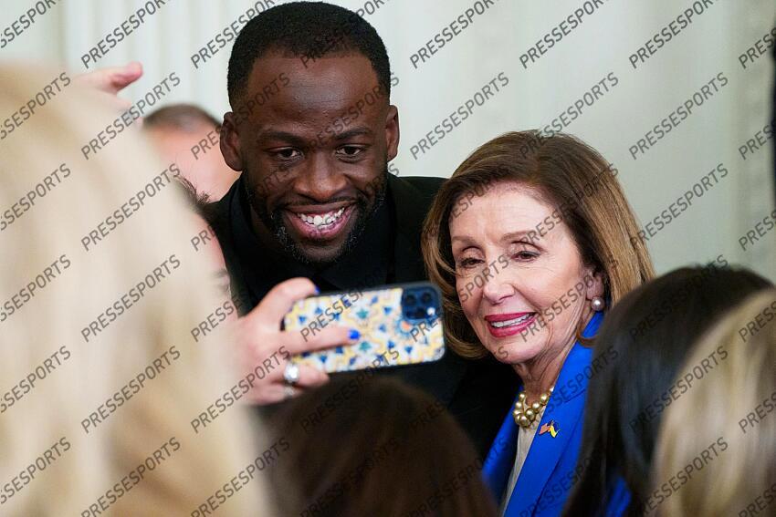 Jan 17, 2023; Washington, DC, USA; Rep. Nancy Pelosi takes a self with Draymond Green of Golden State Warriors in the East Room of the White House after a ceremony to celebrate their 2022 NBA championship. Mandatory Credit: Josh Morgan-USA TODAY GOLDEN STATE WARRIORS A LA MAISON BLANCHE 