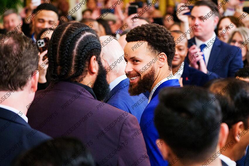 Jan 17, 2023; Washington, DC, USA; Steph Curry of the Golden State Warriors walks into the East Room of the White House to celebrate their 2022 NBA championship. Mandatory Credit: Josh Morgan-USA TODAY GOLDEN STATE WARRIORS A LA MAISON BLANCHE 
