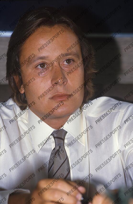 ojjeh (mansour) - (ars) - fils aîné de l'homme d’affaires multi-milliardaire saoudien d’origine syrienne Akram Ojjeh fondateur du groupe TAG. De 1983 à 1987, TAG a donné son nom au moteur turbo TAG Porsche qui équipe les McLaren engagées dans le championnat du monde de Formule 1. Jour et lieu de prise de vue inconnus 