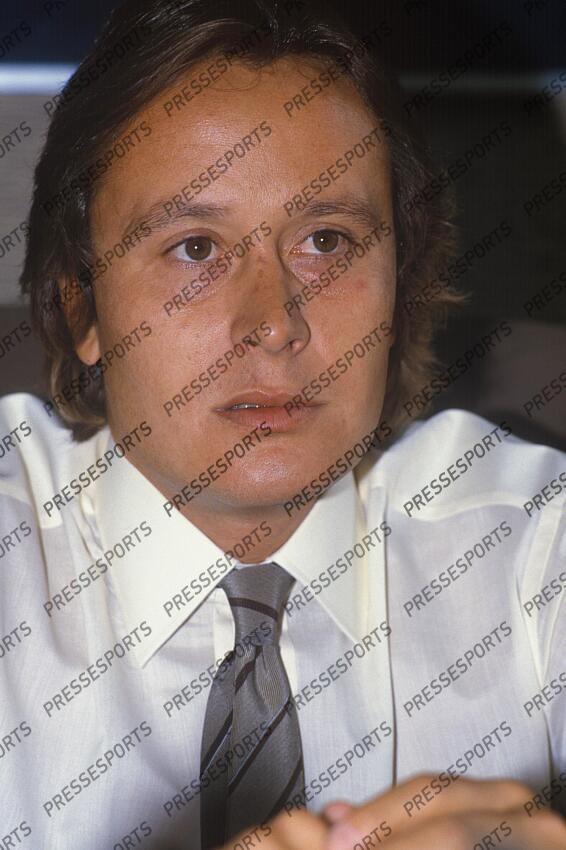 ojjeh (mansour) - (ars) - fils aîné de l'homme d’affaires multi-milliardaire saoudien d’origine syrienne Akram Ojjeh fondateur du groupe TAG. De 1983 à 1987, TAG a donné son nom au moteur turbo TAG Porsche qui équipe les McLaren engagées dans le championnat du monde de Formule 1. Jour et lieu de prise de vue inconnus 
