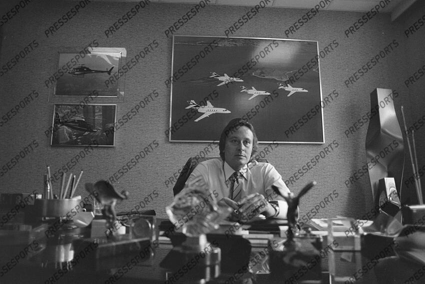 ojjeh (mansour) - (ars) - fils aîné de l'homme d’affaires multi-milliardaire saoudien d’origine syrienne Akram Ojjeh fondateur du groupe TAG. De 1983 à 1987, TAG a donné son nom au moteur turbo TAG Porsche qui équipe les McLaren engagées dans le championnat du monde de Formule 1. Jour et lieu de prise de vue inconnus 