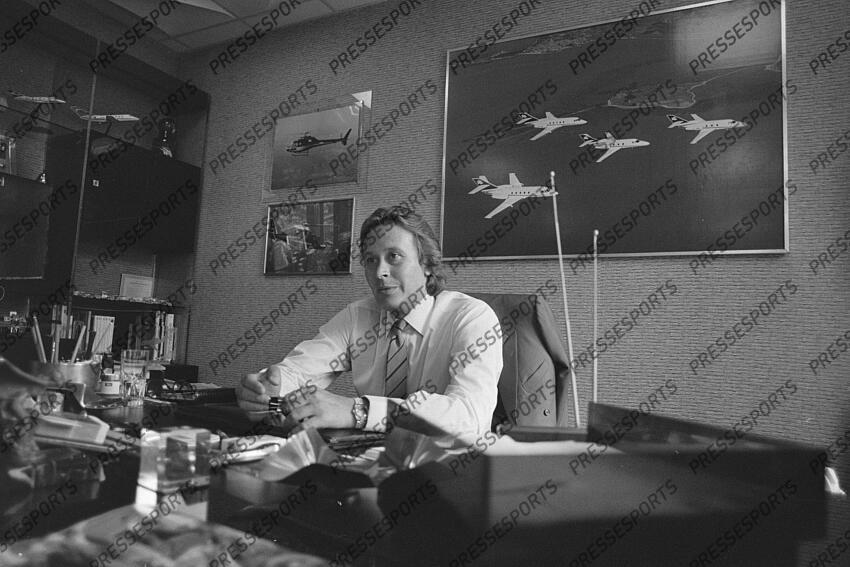 ojjeh (mansour) - (ars) - fils aîné de l'homme d’affaires multi-milliardaire saoudien d’origine syrienne Akram Ojjeh fondateur du groupe TAG. De 1983 à 1987, TAG a donné son nom au moteur turbo TAG Porsche qui équipe les McLaren engagées dans le championnat du monde de Formule 1. Jour et lieu de prise de vue inconnus 