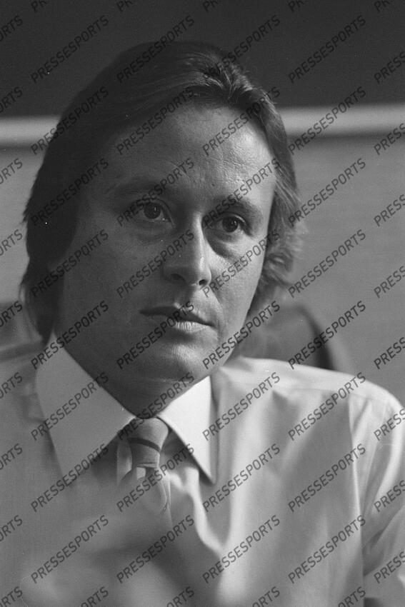 ojjeh (mansour) - (ars) - fils aîné de l'homme d’affaires multi-milliardaire saoudien d’origine syrienne Akram Ojjeh fondateur du groupe TAG. De 1983 à 1987, TAG a donné son nom au moteur turbo TAG Porsche qui équipe les McLaren engagées dans le championnat du monde de Formule 1. Jour et lieu de prise de vue inconnus 