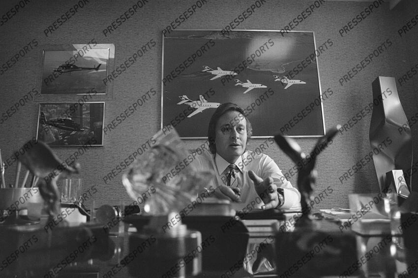 ojjeh (mansour) - (ars) - fils aîné de l'homme d’affaires multi-milliardaire saoudien d’origine syrienne Akram Ojjeh fondateur du groupe TAG. De 1983 à 1987, TAG a donné son nom au moteur turbo TAG Porsche qui équipe les McLaren engagées dans le championnat du monde de Formule 1. Jour et lieu de prise de vue inconnus 
